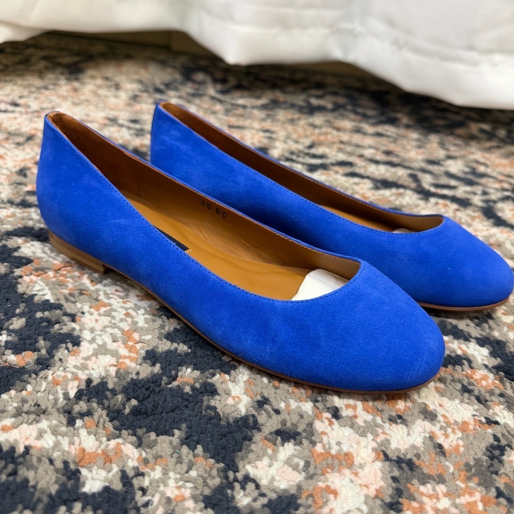 NWOT Margaux Classic Round Toe Flats in “Ultramarine” Blue Suede Size 5 BC Width